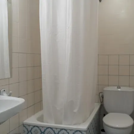 Spacious Apartment Near The Main Beach *