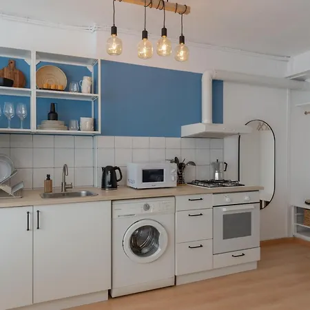 Spacious Apartment Near The Main Beach